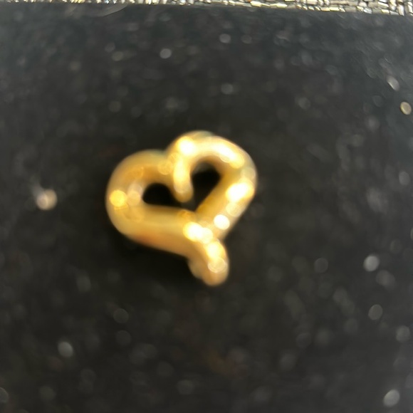 14 karat hollow heart pendant - Picture 1 of 9